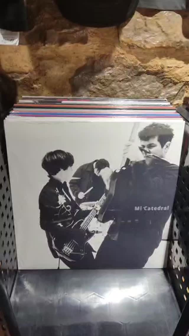 #vinylora #vinyloradenda #vinylcollection #vinyljunkie #vinylstore vinylrecords vinylcommunity vitoriagasteiz aldezaharra saveyourlocalrecordstore instavinyl