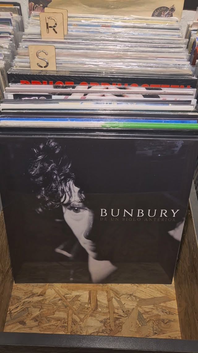 #vinylora #vinyloradenda #vinylcollection #vinyljunkie #vinylstore vinylrecords vinylcommunity vitoriagasteiz aldezaharra saveyourlocalrecordstore