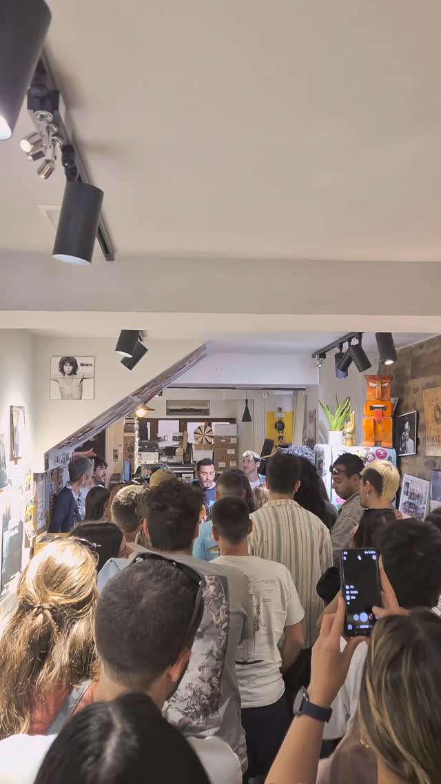 Gracias, Valira, por vuestra visita de ayer. Vuestra presentación hizo subir la temperatura de nuestro pequeño y abarrotado local. Sois grandes músicos, pero, lo que vale más, grandes personas. 

Hasta otra! 
#vinylora #valira #vitoriagasteiz
😍🤩💃📸