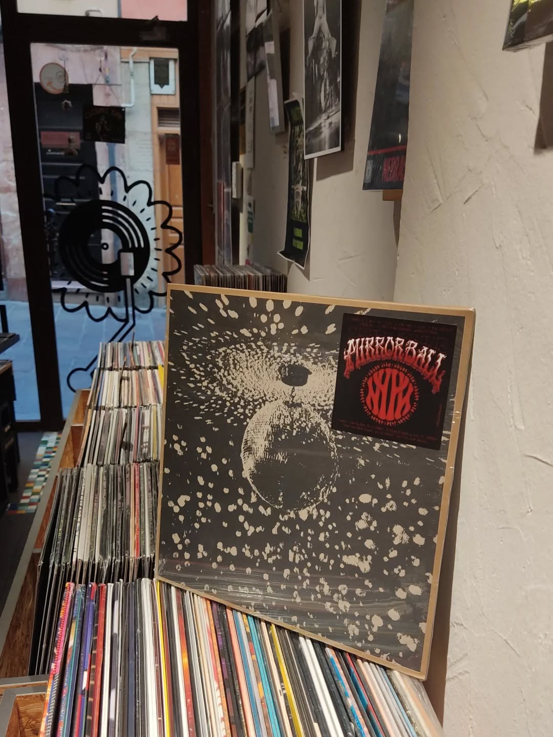 #neilyoung #mirrorball 💥✨🎸🌈
#vinylora #vinyloradenda #vinylcollection vinyljunkie vinylstore vinylrecords vinylcommunity vitoriagasteiz aldezaharra saveyourlocalrecordstore 

www.vinylora.com